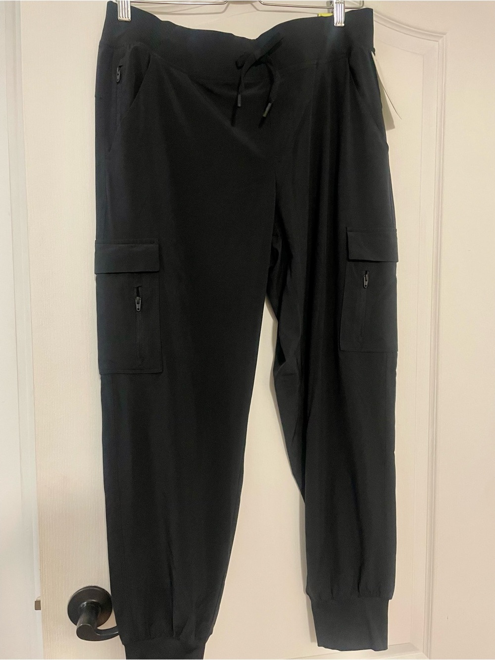 NWT All in Motion Black Cargo Jogger Pants with Zip Pockets Size Large